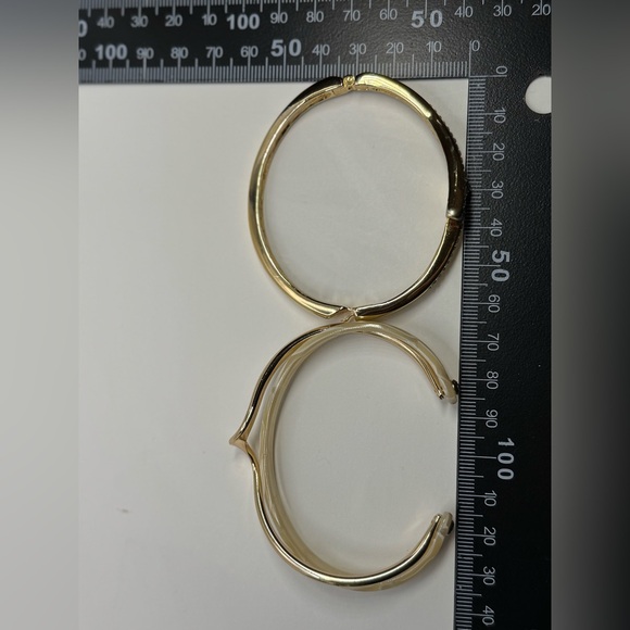 Gold tone bangle Set - Picture 7 of 7